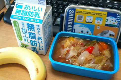 【ダイエット4日目】昼：脂肪燃焼スープ+バナナ+無脂肪乳